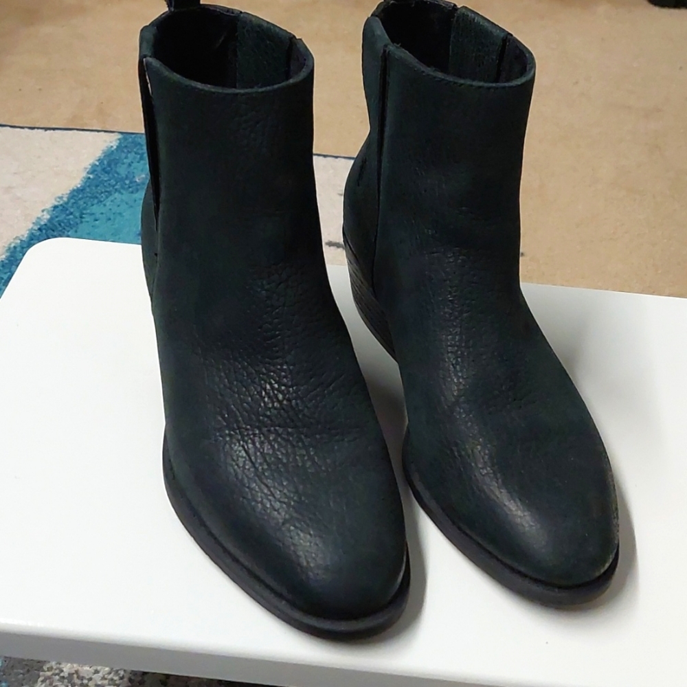 Kenneth Cole Leather Ankle Boots